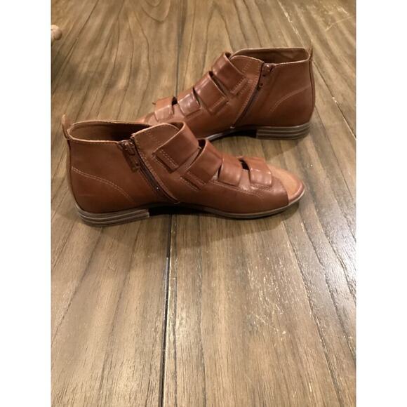 Miz Mooz Dewdrop Leather Sandals - Picture 6 of 10